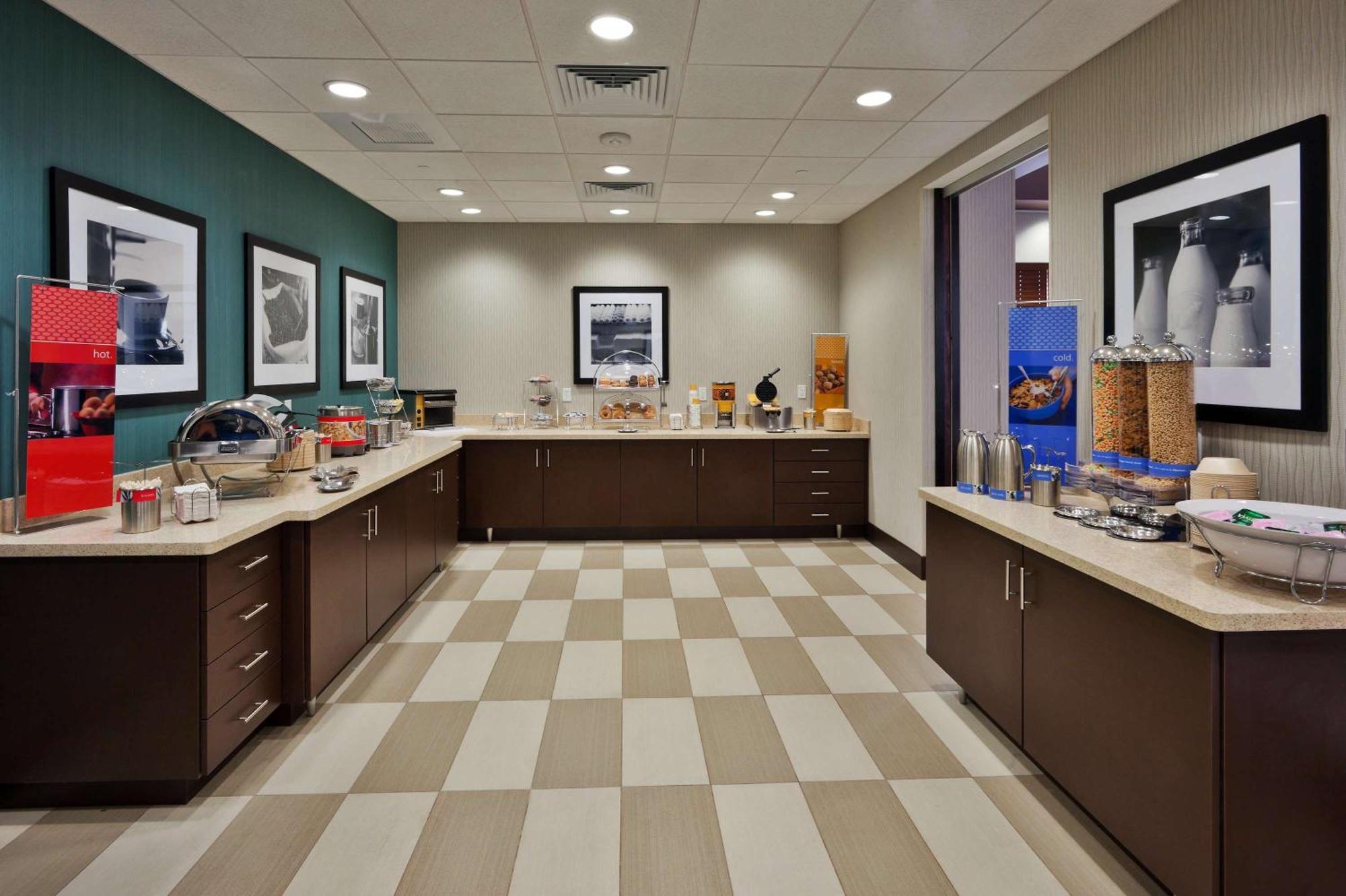 Hampton Inn & Suites Denver Airport / Gateway Park Aurora Exterior photo