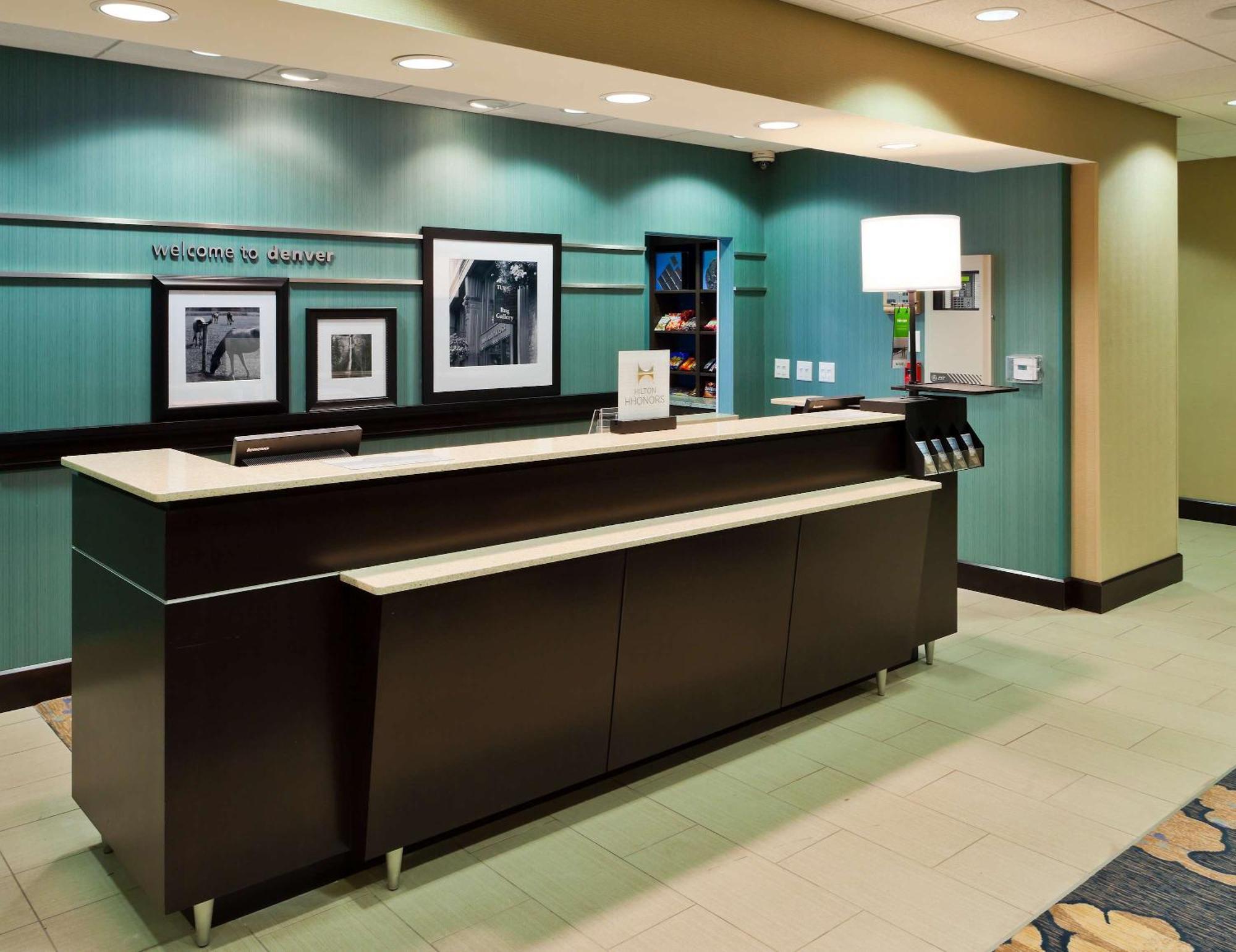 Hampton Inn & Suites Denver Airport / Gateway Park Aurora Exterior photo