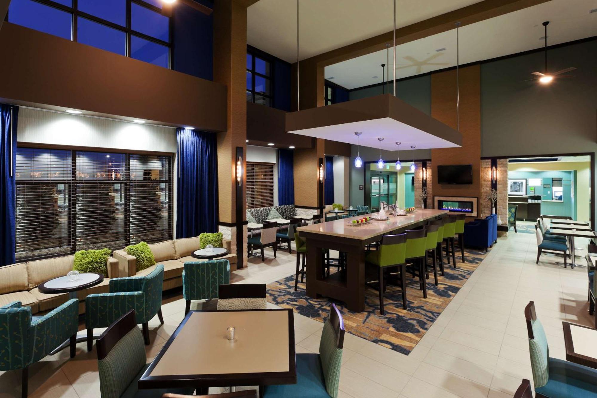 Hampton Inn & Suites Denver Airport / Gateway Park Aurora Exterior photo